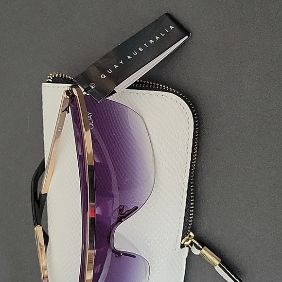 QUAY Australia Sunglasses with Case - Picture 5 of 6